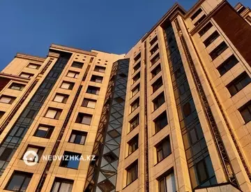 3-комнатная квартира, этаж 4 из 12, 115 м²