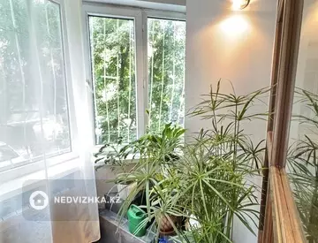 4-комнатная квартира, этаж 2 из 10, 150 м²