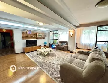 4-комнатная квартира, этаж 2 из 10, 150 м²