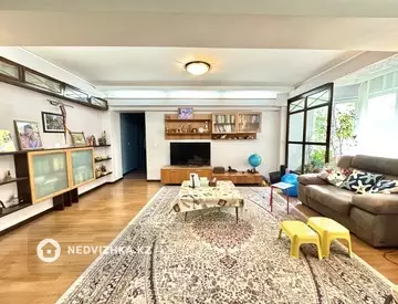 4-комнатная квартира, этаж 2 из 10, 150 м²