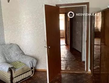 4-комнатная квартира, этаж 3 из 5, 80 м², На длительный срок