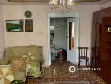 4-комнатная квартира, этаж 3 из 5, 80 м², На длительный срок