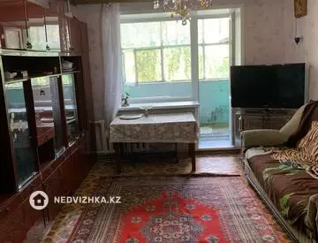4-комнатная квартира, этаж 3 из 5, 80 м², На длительный срок