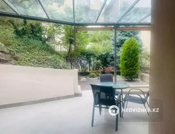4-комнатная квартира, этаж 4 из 6, 182 м², на длительный срок
