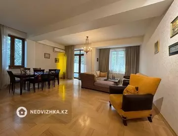 4-комнатная квартира, этаж 4 из 6, 182 м², на длительный срок
