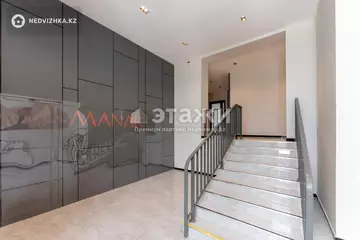 4-комнатная квартира, этаж 9 из 9, 118 м²