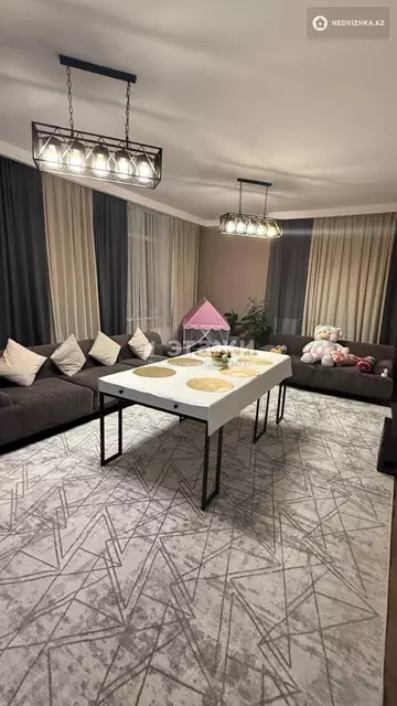 4-комнатная квартира, этаж 9 из 17, 114 м²