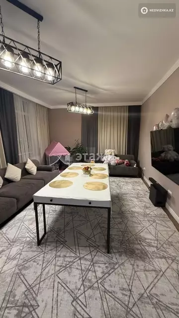 4-комнатная квартира, этаж 9 из 17, 114 м²