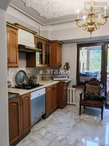 2-комнатная квартира, этаж 3 из 5, 54 м²