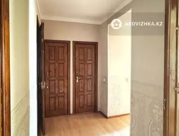 4-комнатная квартира, этаж 3 из 4, 90 м²