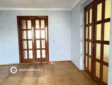 4-комнатная квартира, этаж 3 из 4, 90 м²