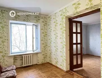 4-комнатная квартира, этаж 3 из 4, 90 м²