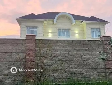 5-комнатный дом, 6 соток, 253 м²