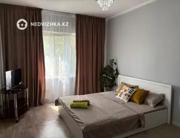 1-комнатная квартира, этаж 4 из 5, 38 м², посуточно