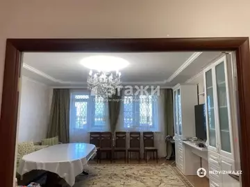 4-комнатная квартира, этаж 4 из 10, 182 м²