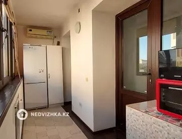 2-комнатная квартира, этаж 4 из 5, 74 м²