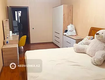 3-комнатная квартира, этаж 3 из 10, 90 м²