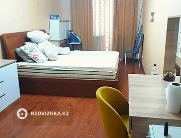 3-комнатная квартира, этаж 3 из 10, 90 м²