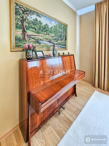 5-комнатный дом, 4 соток, 273 м²