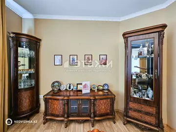 5-комнатный дом, 4 соток, 273 м²