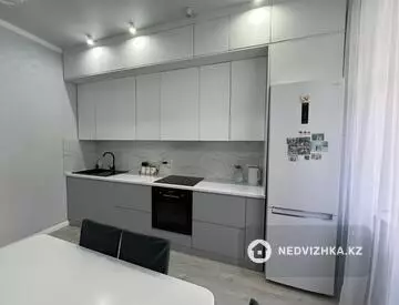 3-комнатная квартира, этаж 1 из 10, 81 м²