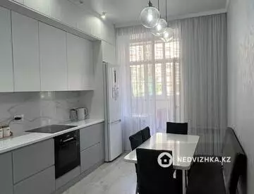 3-комнатная квартира, этаж 1 из 10, 81 м²