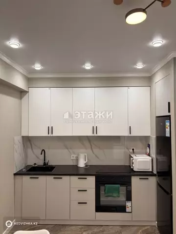 3-комнатная квартира, этаж 5 из 12, 60 м², на длительный срок