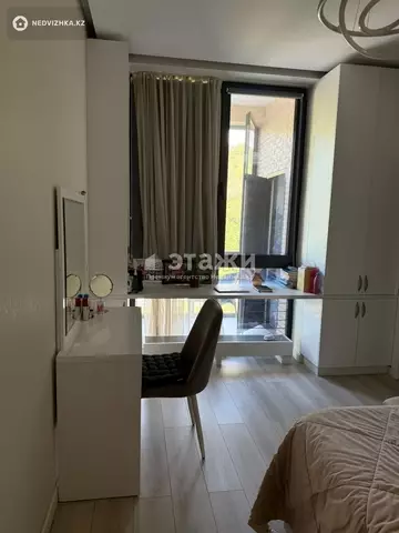 4-комнатная квартира, этаж 4 из 4, 100 м², на длительный срок