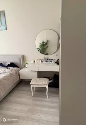 4-комнатная квартира, этаж 4 из 4, 100 м², на длительный срок