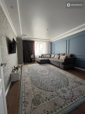 2-комнатная квартира, этаж 4 из 12, 77 м²