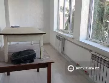 2-комнатная квартира, этаж 3 из 4, 40 м²