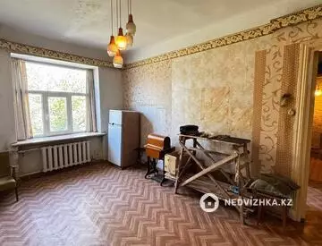 3-комнатная квартира, этаж 4 из 4, 74 м²