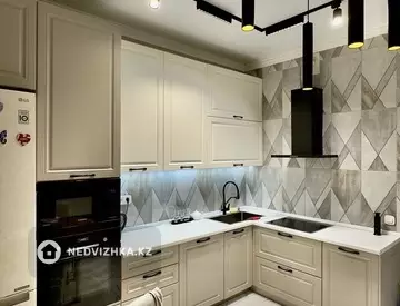 2-комнатная квартира, этаж 17 из 20, 75 м², посуточно