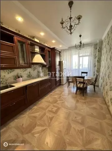 3-комнатная квартира, этаж 3 из 8, 108 м²