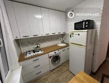 2-комнатная квартира, этаж 2 из 4, 42 м²