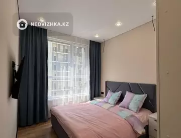 4-комнатная квартира, этаж 6 из 13, 80 м², посуточно
