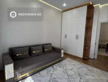 4-комнатная квартира, этаж 6 из 13, 80 м², посуточно