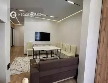 4-комнатная квартира, этаж 6 из 13, 80 м², посуточно