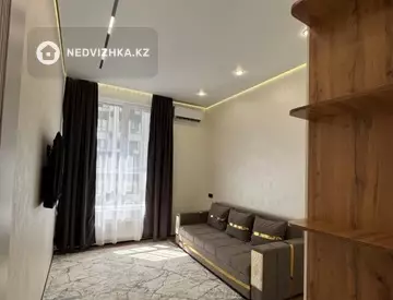 4-комнатная квартира, этаж 6 из 13, 80 м², посуточно