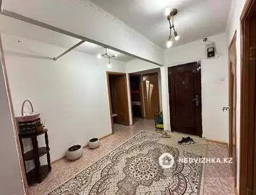 4-комнатная квартира, этаж 3 из 3, 82 м²