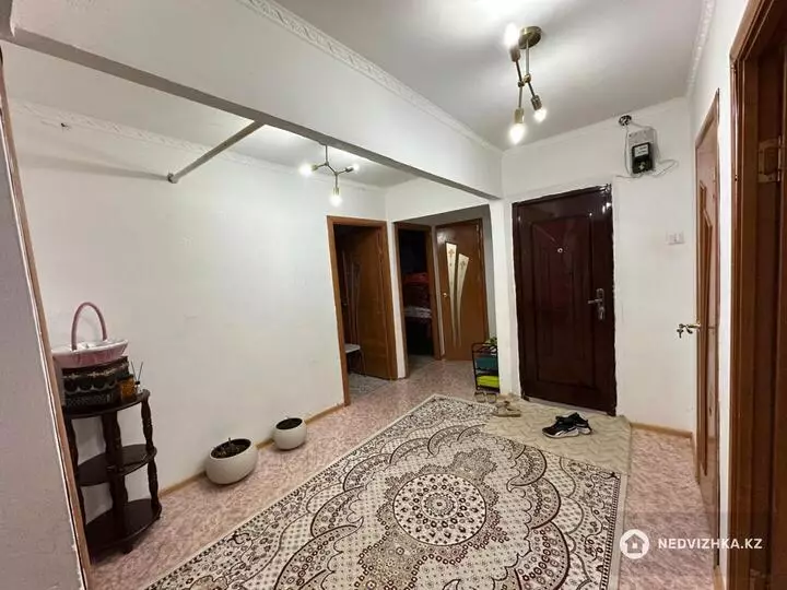 81.5 м², 4-комнатная квартира, этаж 3 из 3, 82 м², изображение - 1