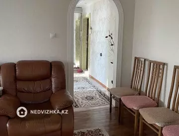 4-комнатная квартира, этаж 1 из 5, 52 м²