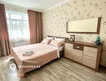 2-комнатная квартира, этаж 4 из 7, 70 м², посуточно