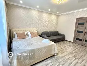 2-комнатная квартира, этаж 4 из 7, 70 м², посуточно