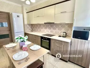 2-комнатная квартира, этаж 4 из 7, 70 м², посуточно