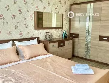 2-комнатная квартира, этаж 4 из 7, 70 м², посуточно