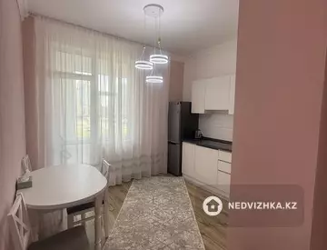 1-комнатная квартира, этаж 5 из 18, 42 м², посуточно