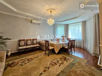 5-комнатный дом, 10 соток, 200 м²