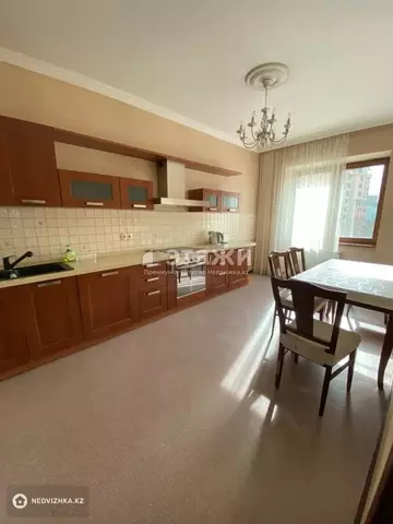 5-комнатная квартира, этаж 5 из 22, 130 м², на длительный срок