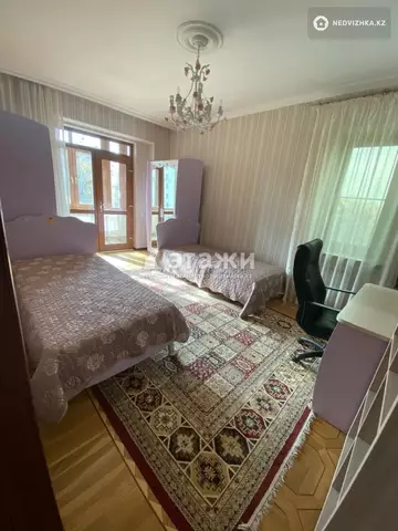 5-комнатная квартира, этаж 5 из 22, 130 м², на длительный срок
